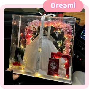 MÔ HÌNH VÁY CƯỚI MINI ( Hộp mica cổng màu đỏ)